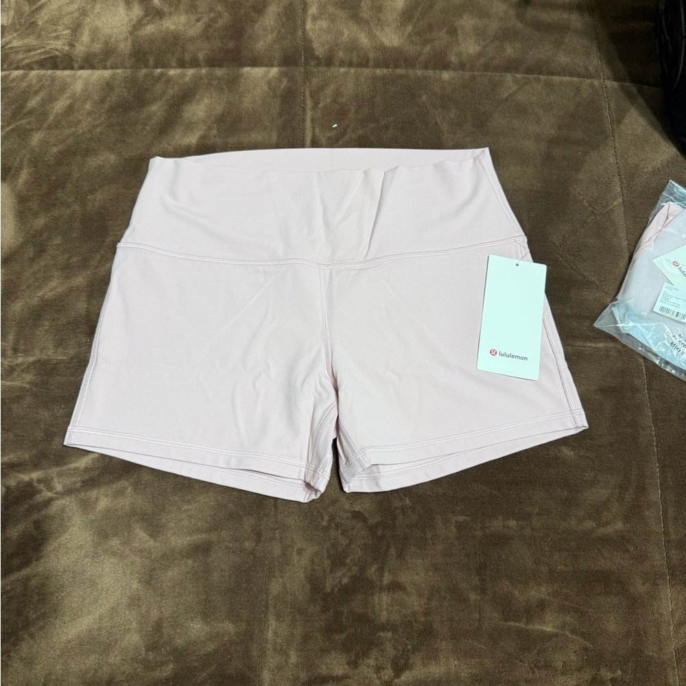 NWT lululemon Women's Light Pink Align Shorts 4” - Picture 14 of 15